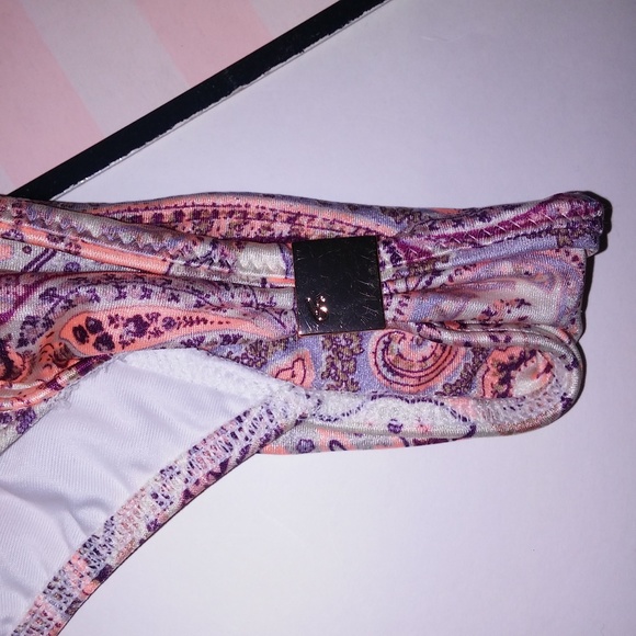 Victoria Secret Swim Bottom
Hottie Cheeky
Paisley
Shimmer - Picture 2 of 4